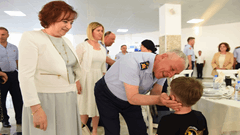 Hava Kuvvetleri Komutanı Hava Orgeneral Ziya Cemal KADIOĞLU Şehitlerimizin Kıymetli Aileleriyle Bir Araya Geldi 1 / 4  1 / 4