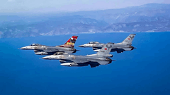 Akdeniz’in Uluslararası Hava Sahasında Eğitim Uçuşu İcra Edildi  1 / 4  1 / 4