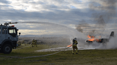 Uçak Yangını Söndürme Tatbikatı İcra Edildi 2 / 4  2 / 4
