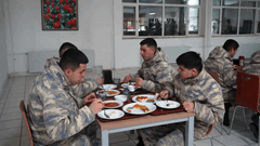 Mehmetçiklerimiz İlk Sahurlarını Yaptı 4 / 7  4 / 7