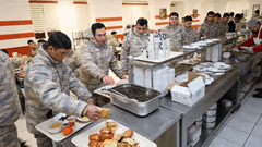 Mehmetçiklerimiz İlk Sahurlarını Yaptı 3 / 7  3 / 7