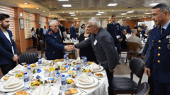 Hava Kuvvetleri Komutanı Hava Orgeneral Ziya Cemal KADIOĞLU Tarafından, Şehit Aileleri ile Gazi ve Aileleri Onuruna İftar Yemeği 3 / 6  3 / 6