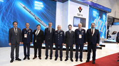 Hava Kuvvetleri Komutanı Hava Orgeneral Ziya Cemal KADIOĞLU’nun, Uluslararası Savunma Havacılık ve Uzay Sanayi Fuarı (SAHA 2026) Ziyaretleri 7 / 16  7 / 16