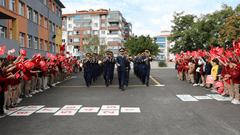 Bayrağımızın Gölgesinde Marşların Coşkusuyla 3 / 4  3 / 4