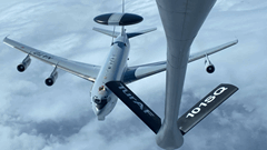 NATO E-3A AWACS Uçağına Romanya Hava Sahası Üzerinde Yakıt İkmali Yapıldı 1 / 3  1 / 3